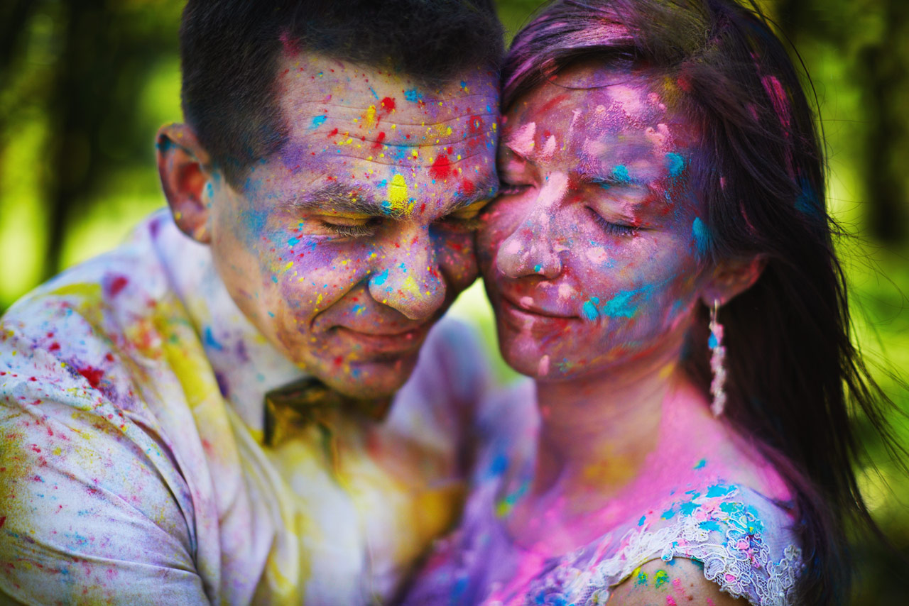 Sesja ślubna z proszkiem holi